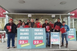 Le texte prévoit un salaire minimum de 22 francs de l'heure, avec une dérogation à 18 francs en ce qui concerne l'agriculture.